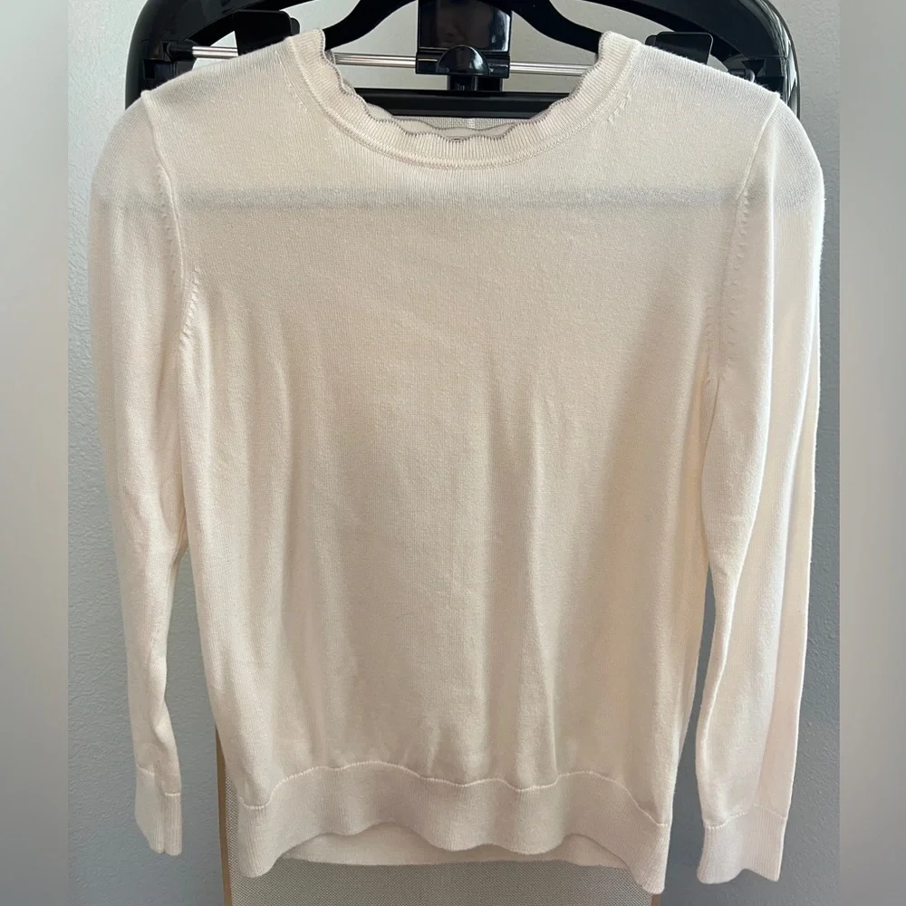 🤍👜BANANA REPUBLIC SCALLOPED SWEATER SIZE SMALL👜🤍